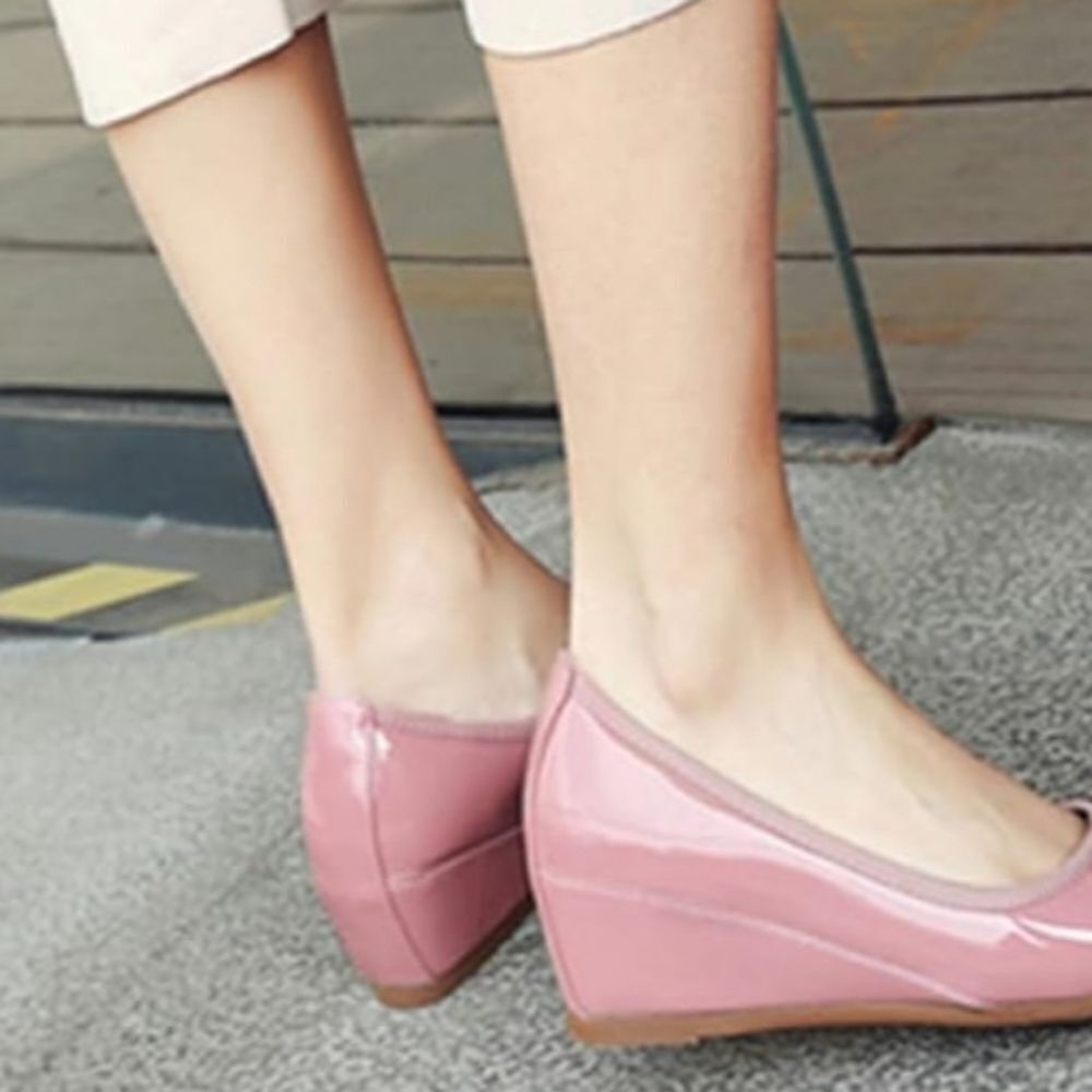 BELLADIA ROUND TOE WEDGE STYLE SLIP-ON WOMEN"S SHOE